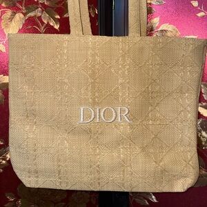 NIB CHRISTIAN DIOR LIMITED EDT. BEAUTY PARFUMES RAFFIA TOTE - EMBROIDERED LOGO